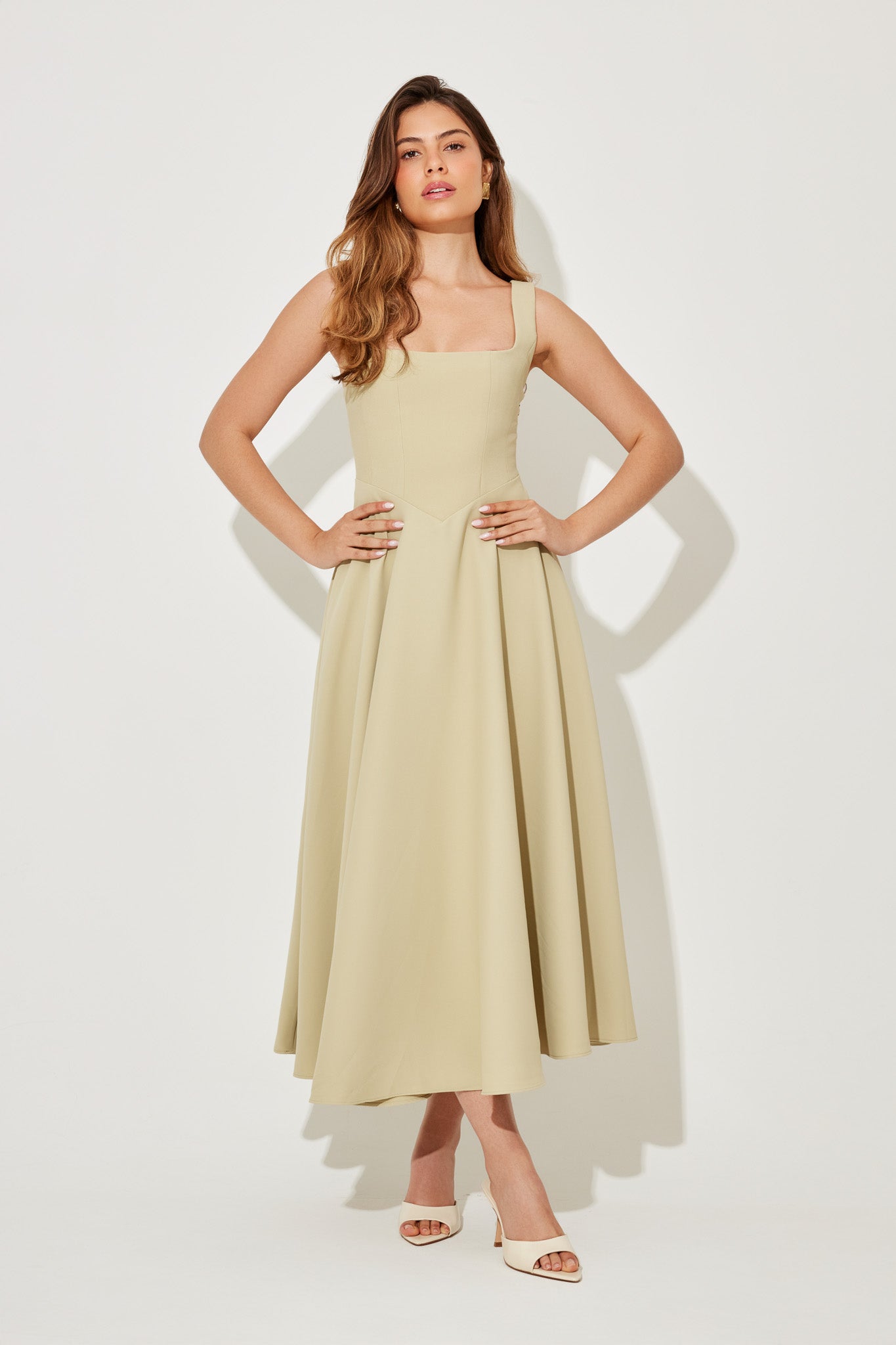 SALMA | VESTIDO FLUIDO Y ATEMPORAL