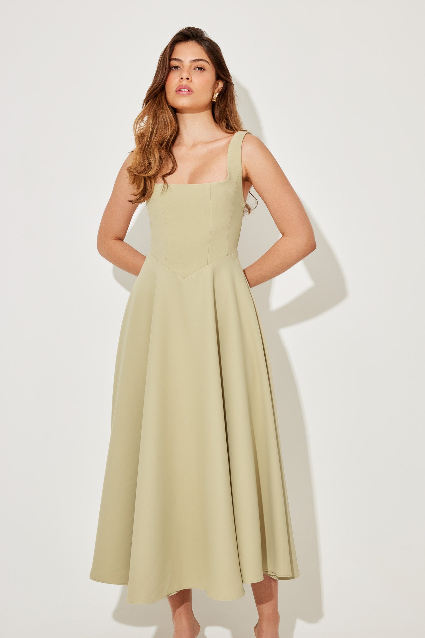 SALMA | VESTIDO FLUIDO Y ATEMPORAL